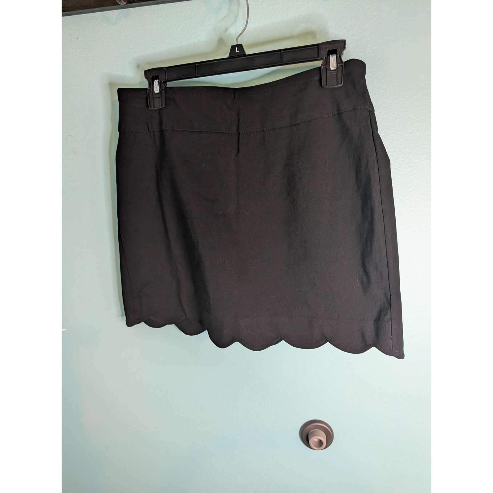 Zac & Rachel Black Scalloped Hem Mini Skirt Size 8p Petite Stretch Career Casual